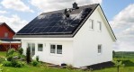 Dom s nainštalovanými solárnymi panelmi